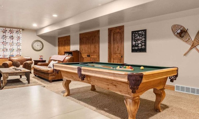 Park City House | Luxury lower level 3br Suite. fireplace & Pool table. High quality beds & beddin