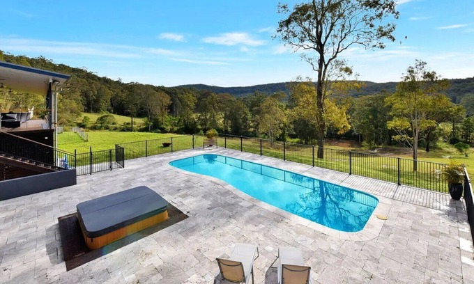Mandalong House | Luxury Mandalong Mansion with Pool & Spa