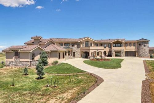 Parker Villa | Luxury Mansion Retreat Sleeps 20 Panoramic VIEWS