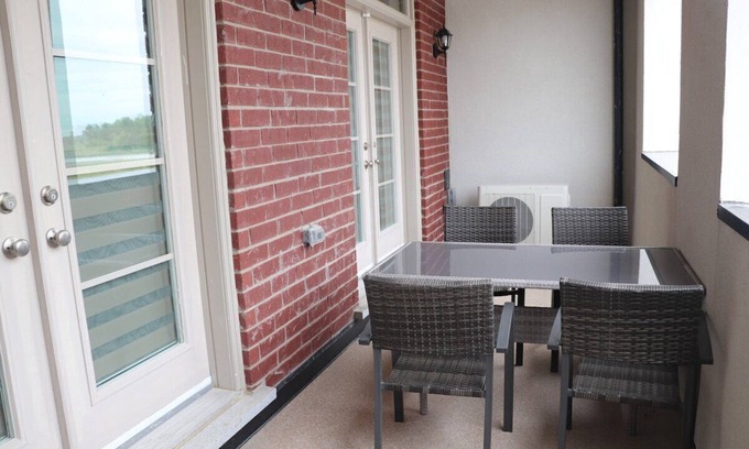 Markham House | "Luxury Markham home: mins to Toronto, plazas nearby