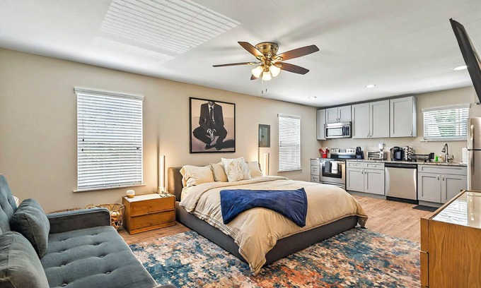 Governor's Walk Apartment | Luxury Midtown Studio - King Bed + Sealy Sleeper Sofa - Steps from FSU & Capital