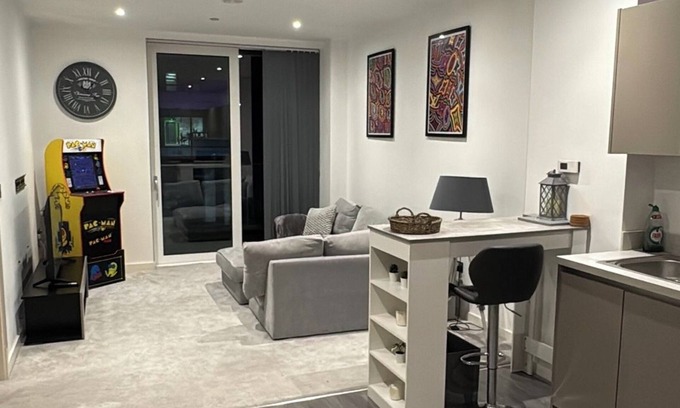 Trafford Apartment | Luxury Modern Balcony Apartment - Media city - next to old Trafford