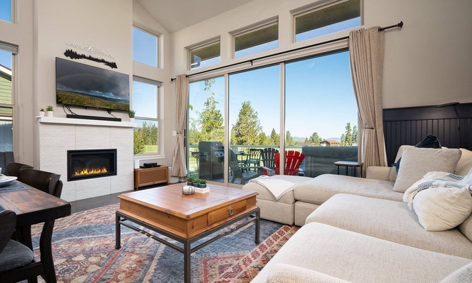 Rendezvous House | Luxury Mountain Cabin 17 I Private Hot Tub I Great Views I Best Price I Discounted Attractions