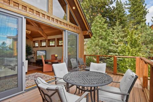 Lake Forest House | Luxury Mountain Chalet Deck w BBQ & Lake Views
