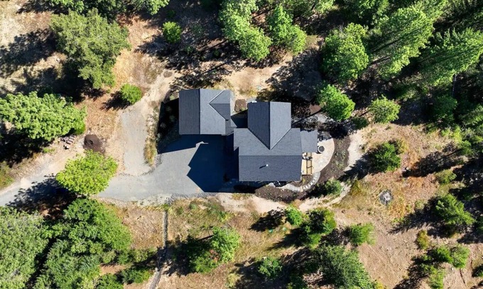 Cle Elum House | Luxury Mountain Home w/Hot Tub on 5 Acres!