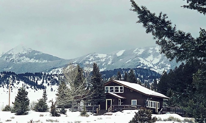 Wilsall Cabin | LUXURY MOUNTAIN RETREAT! Cabin at the base of the Crazy Mountains