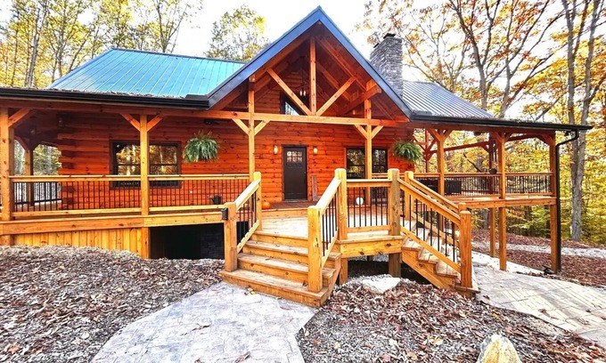 Carbon Hill Cabin | Luxury New 6BR lodge, 2 fireplaces, mini POOL/SPA
