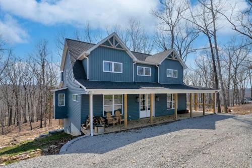 Clarkson House | Luxury Nolin Lake Private Retreat - Sleeps 14