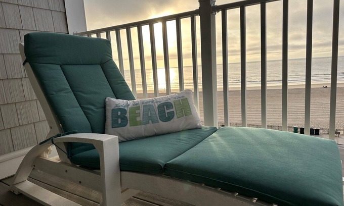 Hampton Condo | Luxury Oceanfront 2-bedroom condo with VIEWS in Hampton