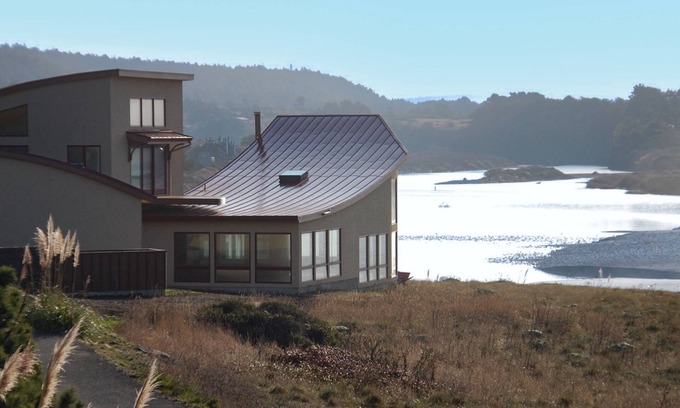 Gualala House | Luxury oceanfront home with 270-degree views, hot tub & 2 fireplaces