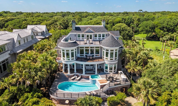 Vanderhorst Plantation House | Luxury Oceanfront home, pool, hot tub