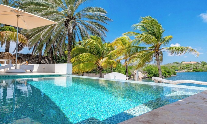 Willemstad Villa | “Luxury Oceanfront Villa with Private Beach in Curacao – Prime Location!”