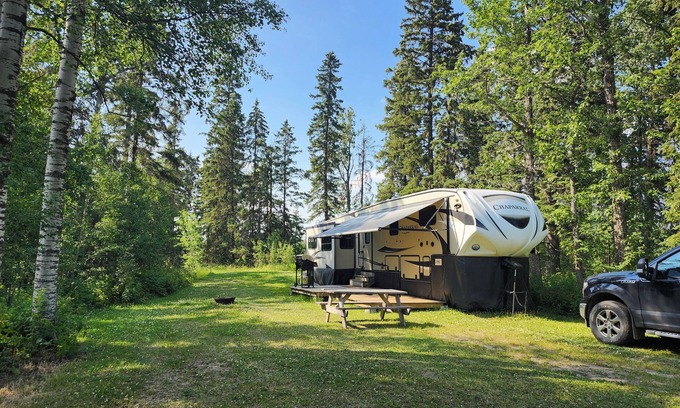 Parkland County House | Luxury Offgrid 5th Wheel