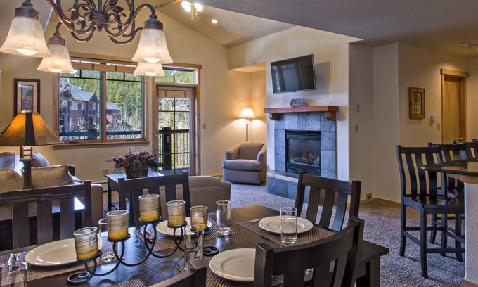 Four O'Clock Resort | Luxury One-Bedroom Condos