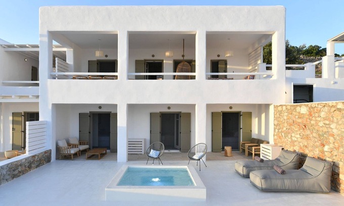 Glisidia Villa | Luxury Paros Villa | Villa Ianthe | Striking Beauty | 4 Bedrooms