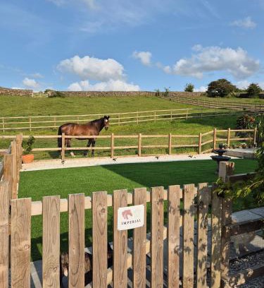 Belper House | Luxury Peak District Stone Barn With Horses - Dog Friendly - Near Chatsworth, Bakewell, Alton Towers