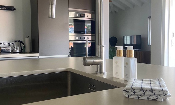 Marie Pampoen House | Luxury Penthouse Vredenberg Village, near Mambo Beach
