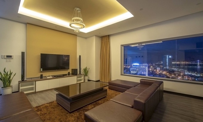 Hai Chau Apartment | Luxury Penthouse with Private Rooftop Bar