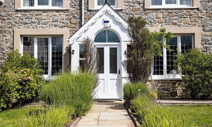 Newport House | Luxury pet free holiday home in Pembrokeshire with breath-taking sea views.
