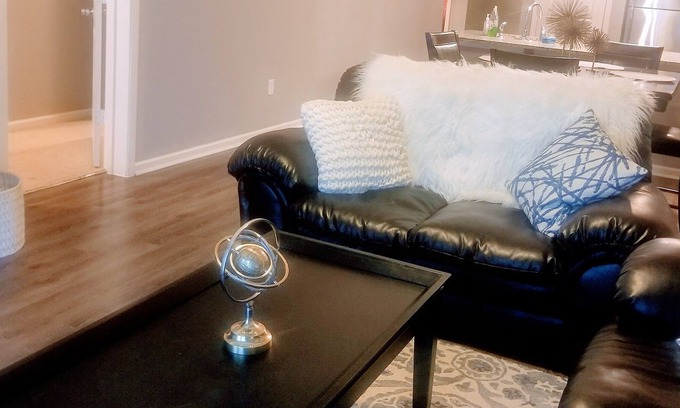 Montgomery Apartment | Luxury Pet Friendly Crashpad💥near Maxwell and Downtown, Queen beds