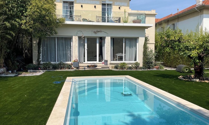 Riou - Petit Juas - Av de Grasse Villa | Luxury PMR villa with garden and top-of-the-range services in Cannes