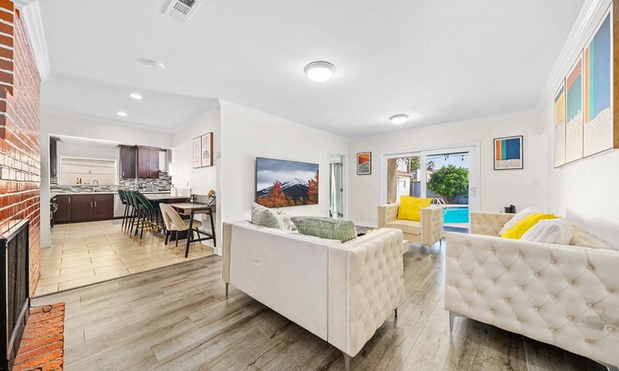 Alhambra House | Luxury PoolHouse Downtown Los Angeles