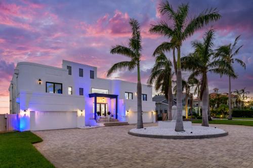 Bayshore Gardens House | Luxury Private Beachfront Retreat Pool Game Room