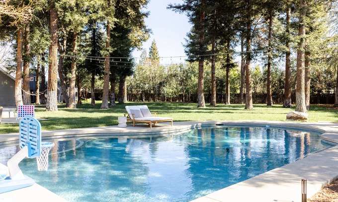 Chico House | Luxury ranch style home with park like setting in North Chico!