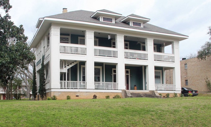 Brenham House | Luxury Rental, long term UNFURNISHED except appliances are included. 1st floor