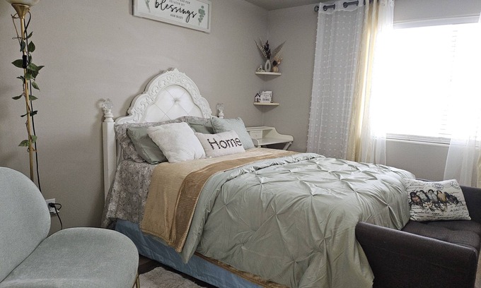 Pasco House | Luxury rental, Spare room