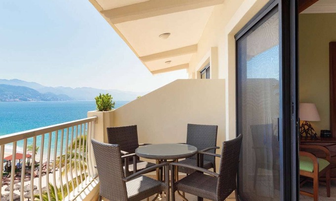 Isla Iguana Resort | Luxury Resort on the Puerta Vallarta Beach