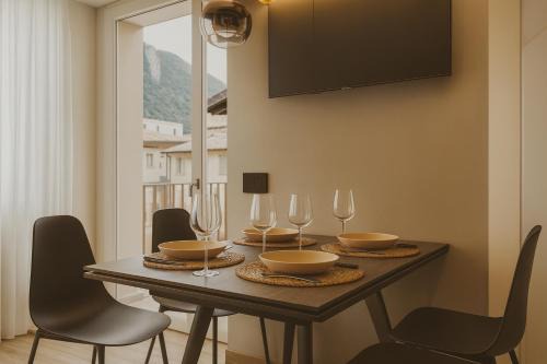 Iseo Apartment | Luxury Retreat in Iseo - Jacuzzi, Balcony & Wi-Fi in the Heart of Town