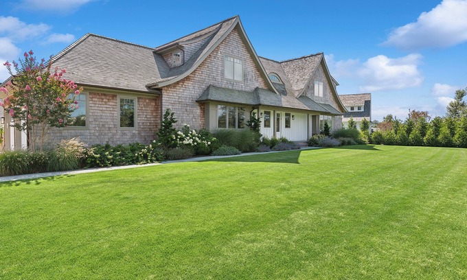 Southampton House | Luxury Retreat in Southampton Less than One Mile from Shinnecock Hills Golf Club