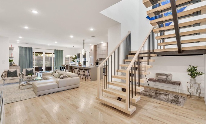 Dallas House | Luxury Retreat near Love Field Airport