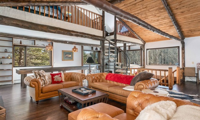 Allenspark House | Luxury Retreat Property near Estes Park with uninterrupted Mountain Views
