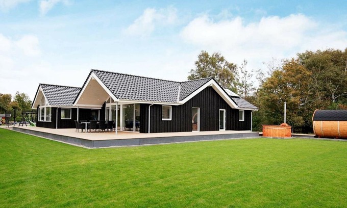 Reersø House | Luxury Retreat with Pool - By Traum Ferienwohnungen