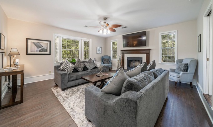 Mid America House | Luxury Rock Creek INN near Lake Hamilton