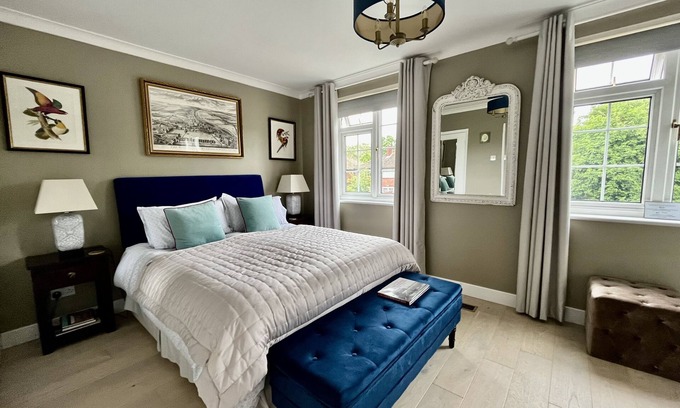 North Richmond Bed & Breakfast | Luxury room in Richmond: ensuite, parking and 2 free tickets to Kew Gardens