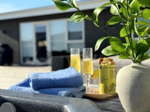 Mosfellsbaer House | Luxury row house in quiet area with infrared sauna and hot tub