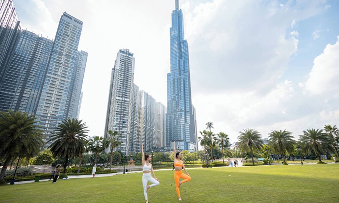 Hang Xanh Apartment | Luxury Royal Landmark 81 & Vinhomes