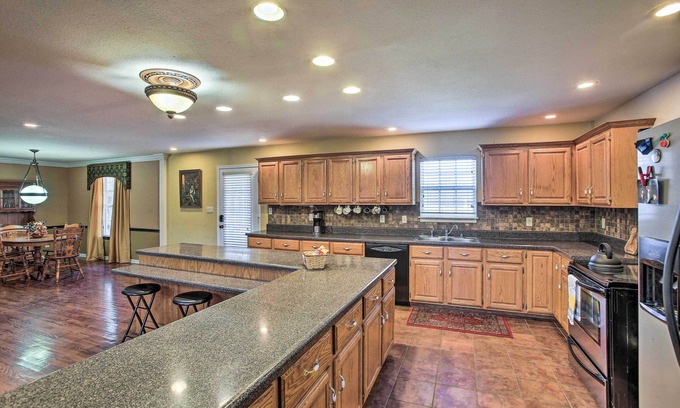 Scottsville House | Luxury Scottsville Retreat on 10 Acres!