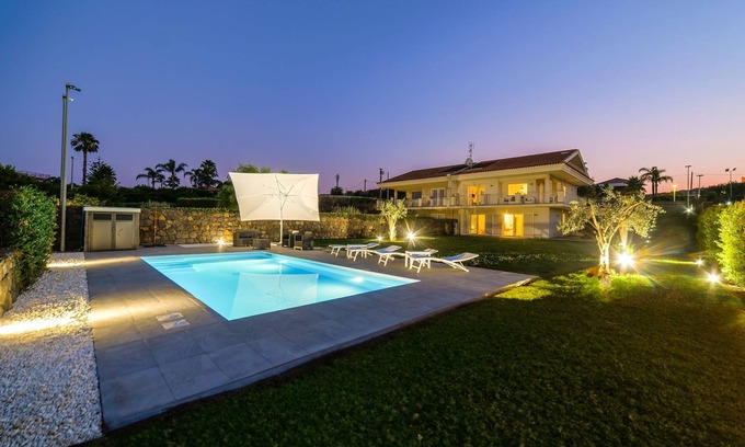 Aci Catena Villa | Luxury, seascape, Etna view, pool, 3 kms from the sea, superior furniture