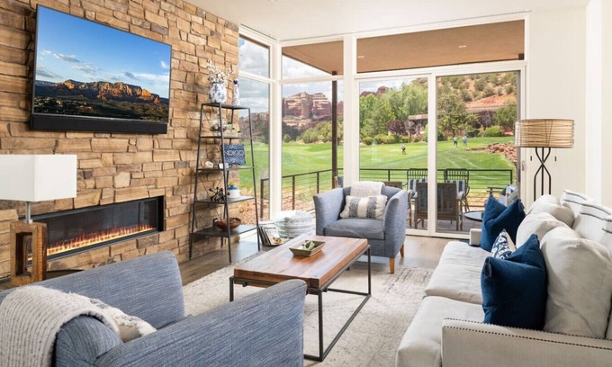 West Sedona Apartment | Luxury Sedona Townhome with Golf & Views, Pets
