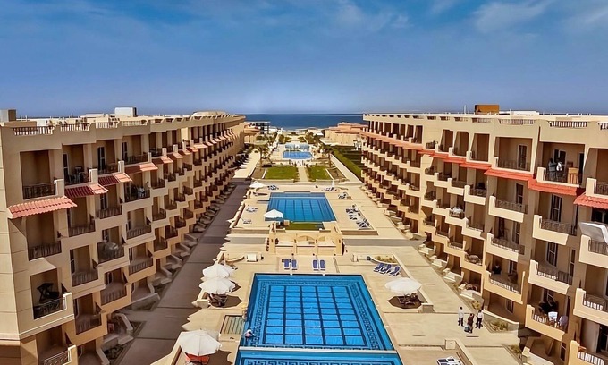 Al Ahyaa Apartment | Luxury Selena Bay Apartment- Private Beach, Kite School & 5 Pools!