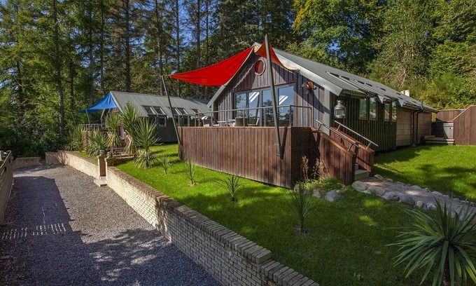 Benderloch Cabin | Luxury Self Catering Lodge with Hot Tub - Palms 2, Loch Etive, North Connel