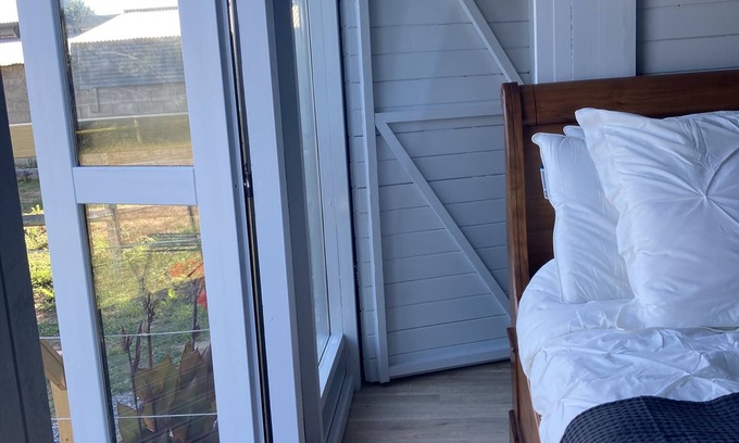 Dragey-Ronthon Cabin | Luxury Shepherd's Hut near the beach