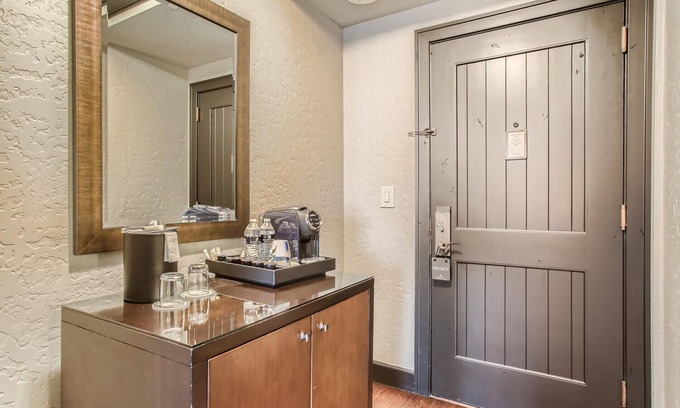 Avon Resort | Luxury Ski in and out room @Ritz-Carlton