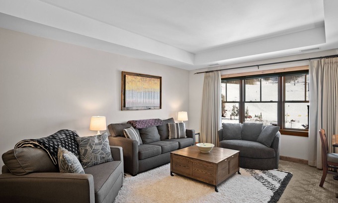 Crested Butte Condo | Luxury ski in & out condo @ resort base: views, pool, hot tub, sauna, gym