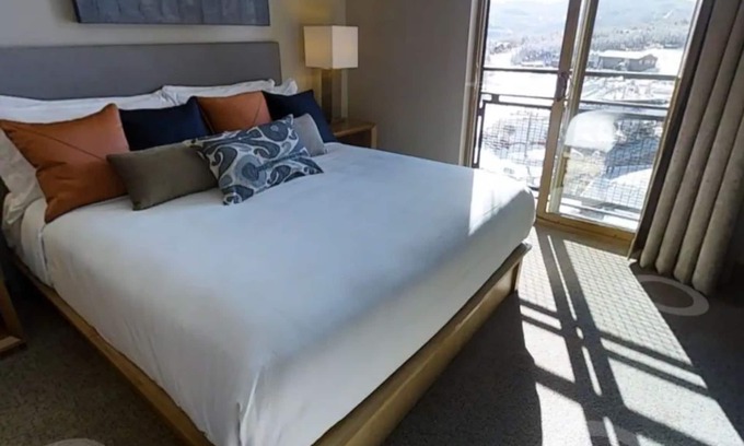 Peak 8 Resort | Luxury Slopeside Suite at Grand Colorado on Peak 8