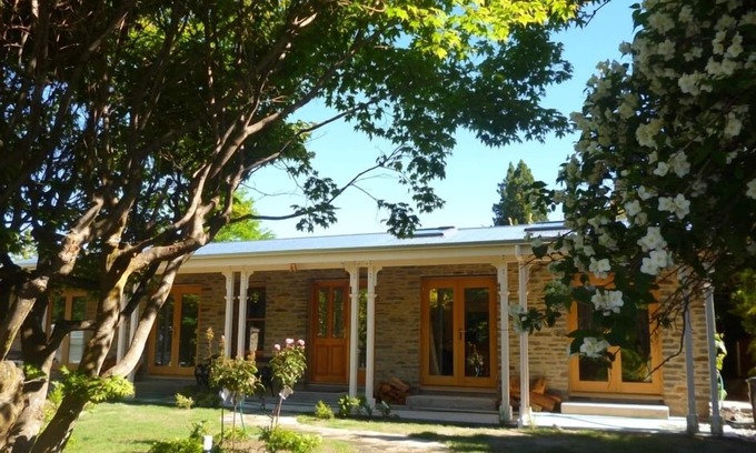 Arrowtown House | Luxury spacious cottage in prime location